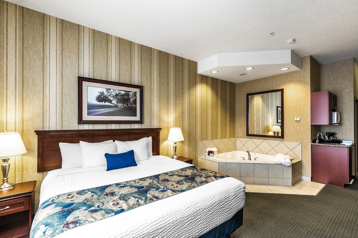 Redwood Inn and Suites photo 2