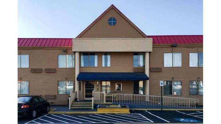 Days Inn by Wyndham Thomson photo 3