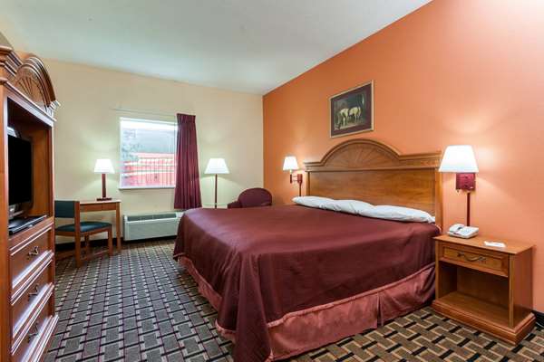 Howard Johnson by Wyndham Airport photo 2