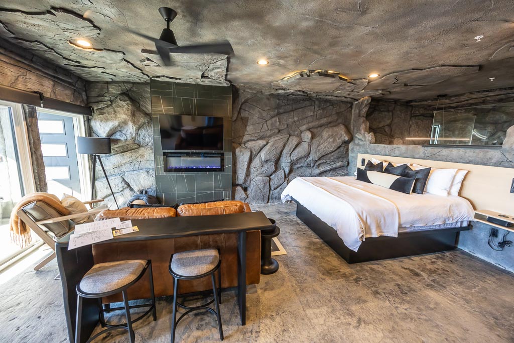 Grotto Resort photo 2