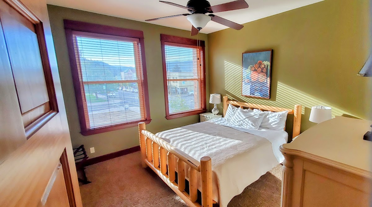 Quincy Courtyard Suites