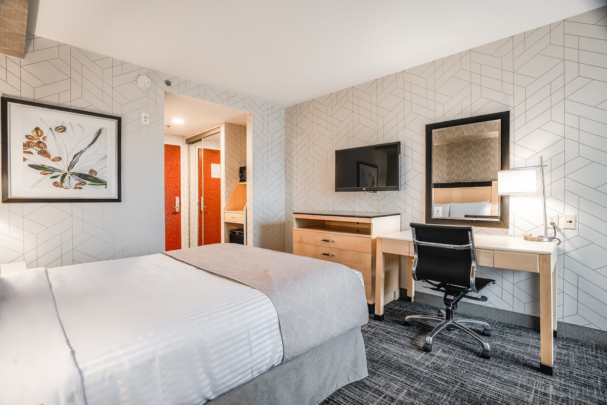 Monte Carlo Inn - Barrie Suites photo 2