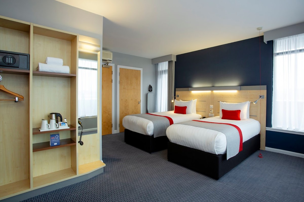 Holiday Inn Express Cheltenham Town Centre by IHG photo 2