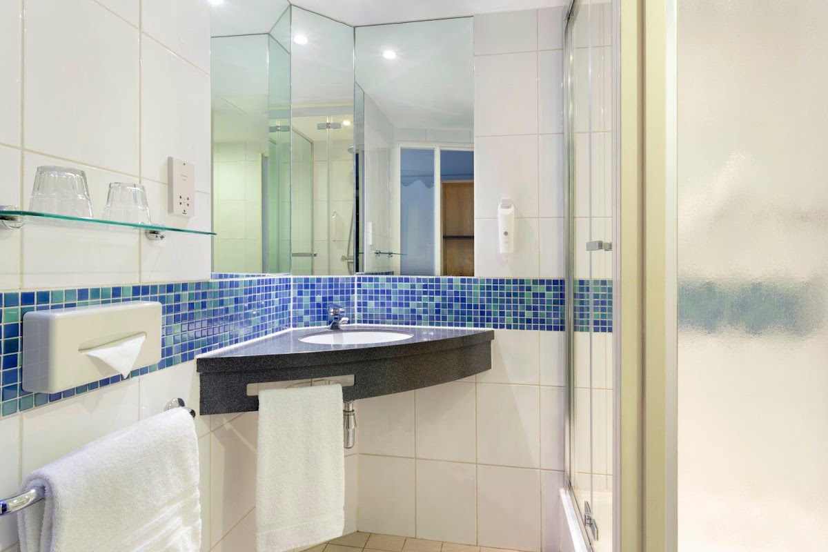 Holiday Inn Express Cheltenham Town Centre by IHG photo 3