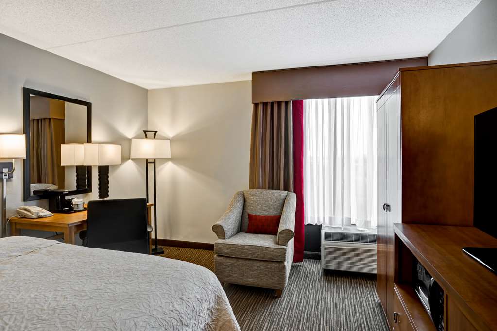 Hampton Inn Norfolk-Naval Base photo 2