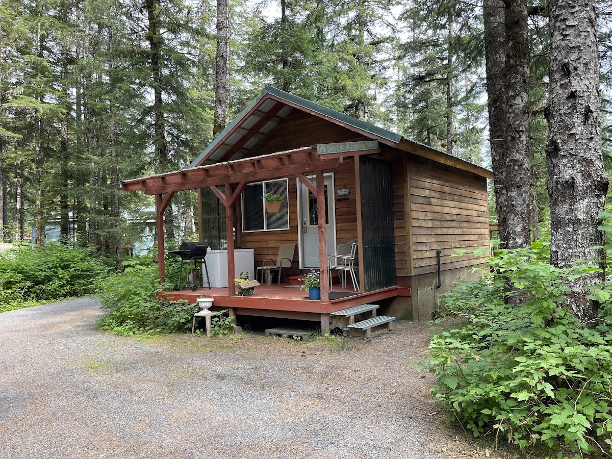 Bear's Den Cabins