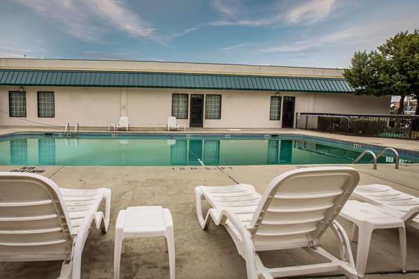 Quality Inn & Suites Hanes Mall photo 3