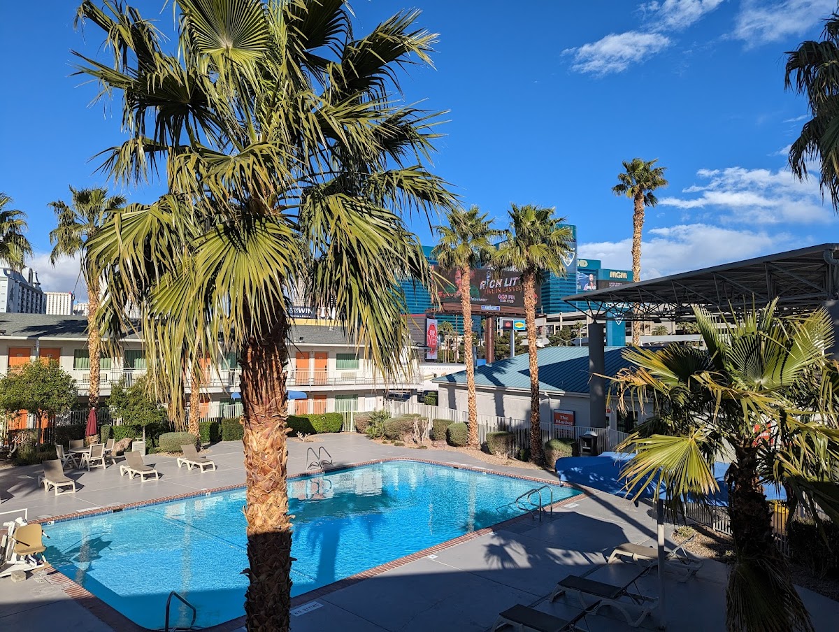 Studio 6 Suites Las Vegas, NV - Tropicana photo 3