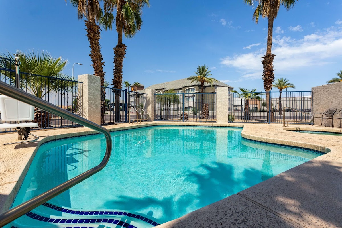 Days Inn by Wyndham Phoenix West photo 3