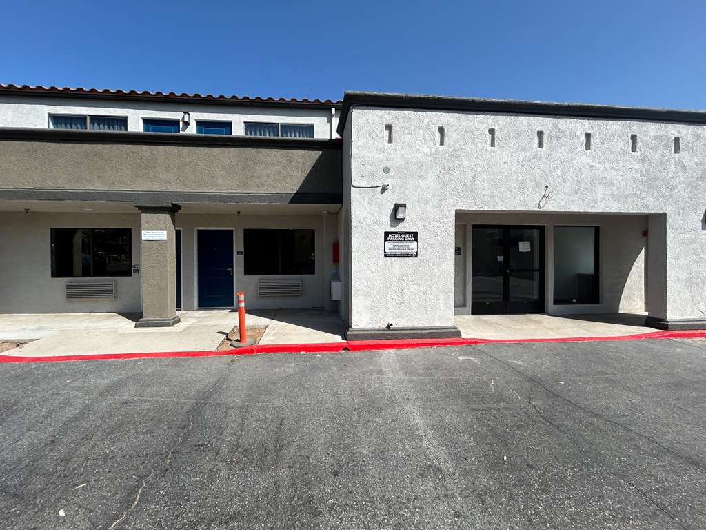 Motel 6 Lake Elsinore, CA