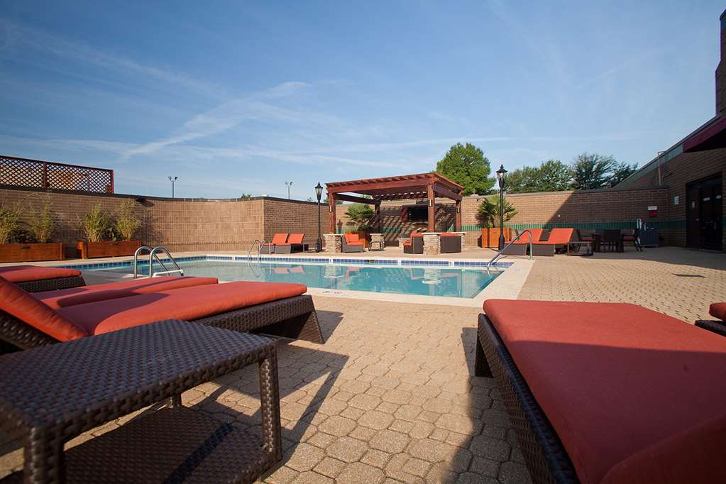 Hilton Charlotte University Place photo 3
