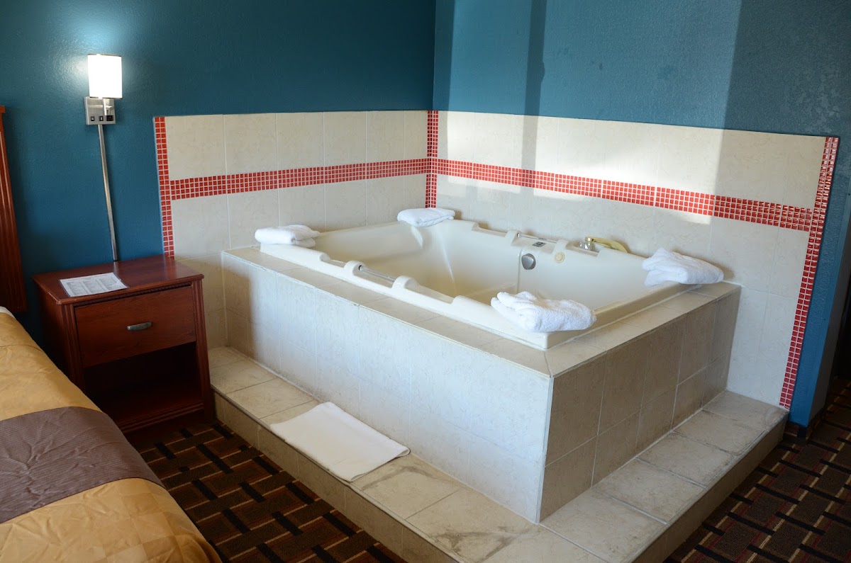 Faribault Hometown Inn & Suites