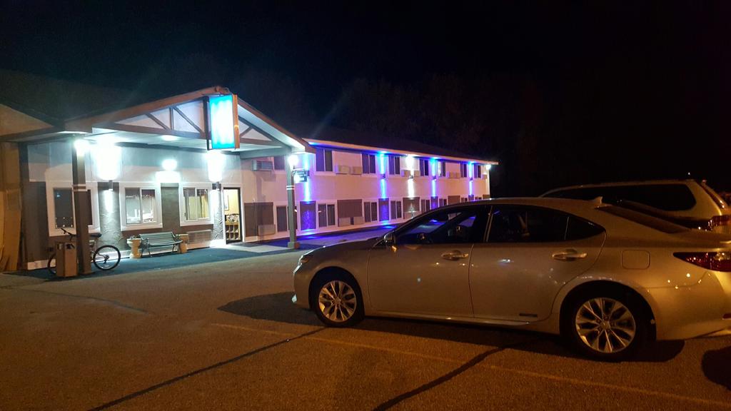 Faribault Hometown Inn & Suites photo 2