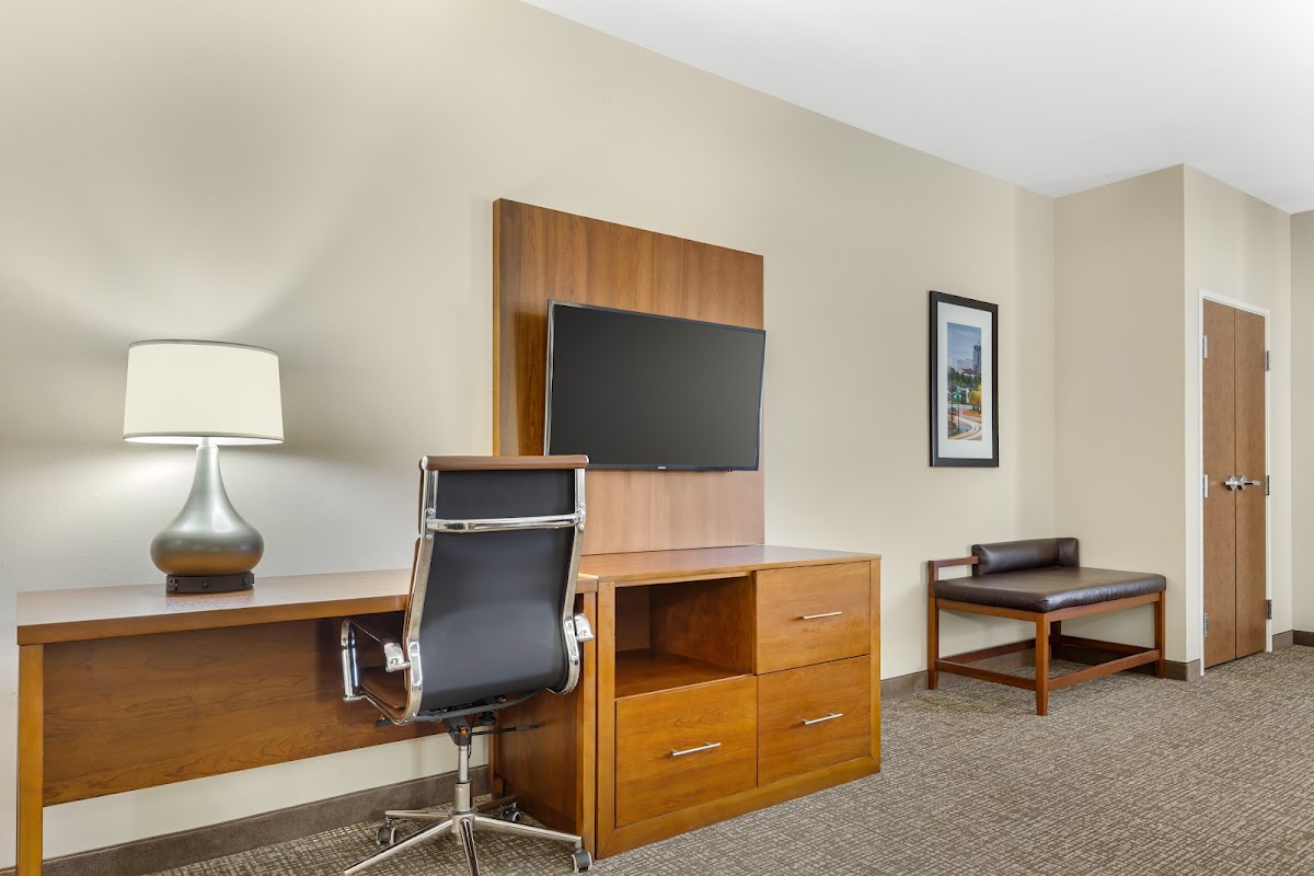 Comfort Suites Greensboro-High Point photo 3