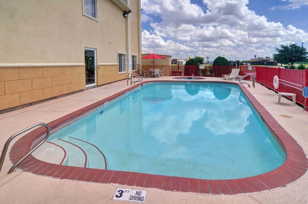 Quality Inn & Suites Terrell photo 3