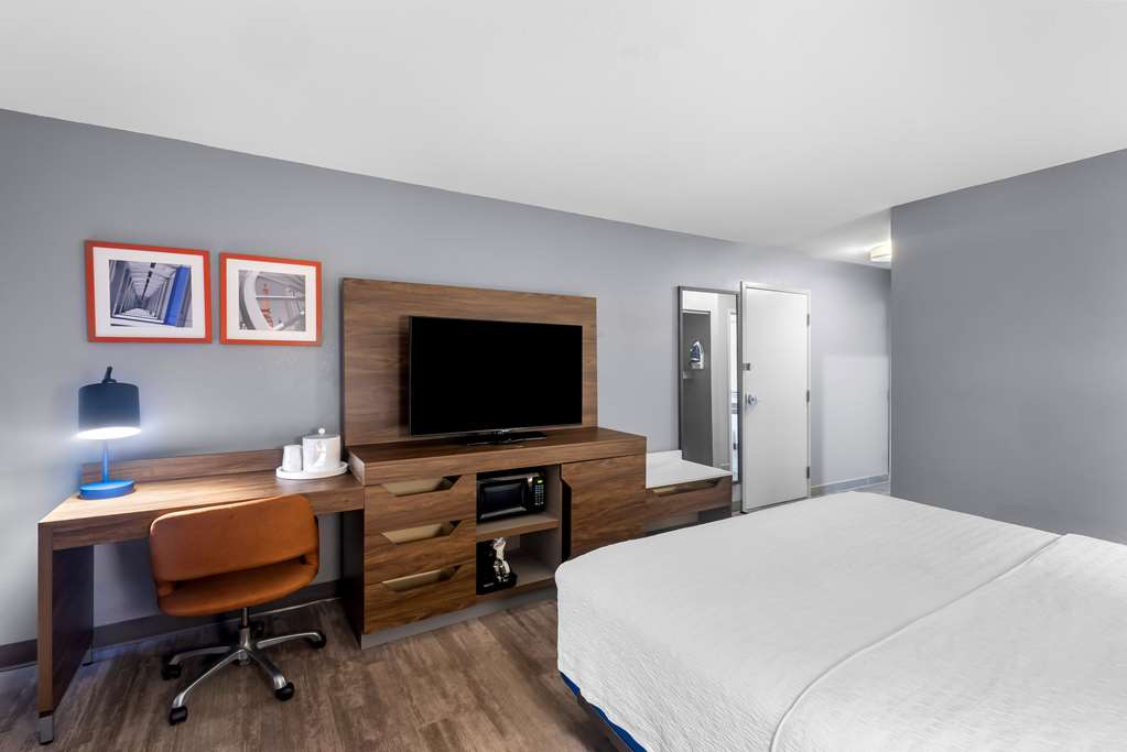 Hampton Inn Marion photo 2
