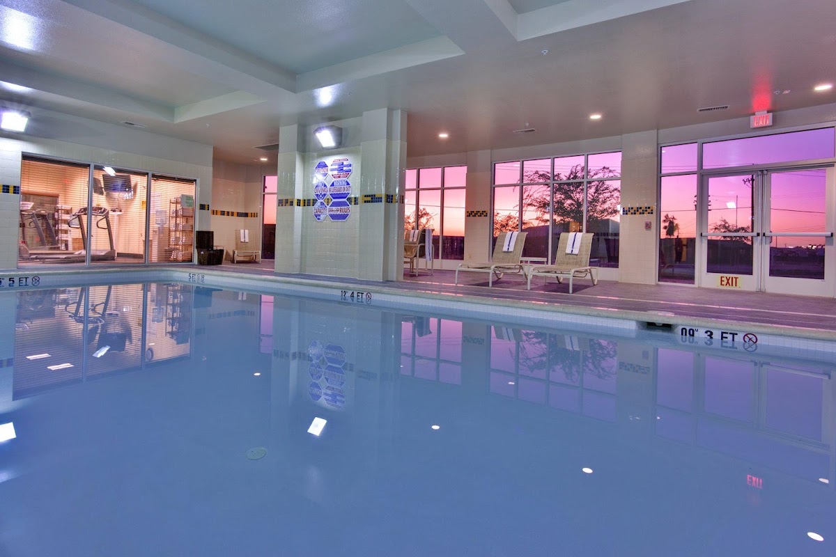 Holiday Inn & Suites Bakersfield by IHG photo 3