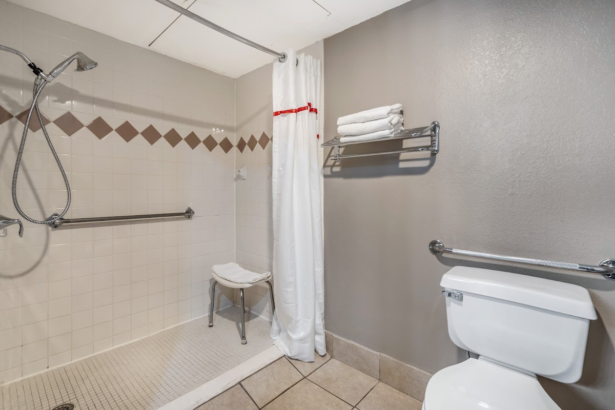 Red Roof Inn & Suites Sulphur Springs photo 3