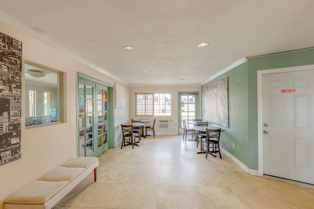 Hotel Avenida - Oceanside Camp Pendleton photo 3