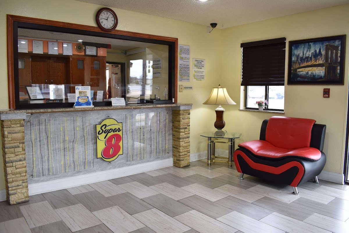 Super 8 by Wyndham Newport News/Jefferson Ave. photo 3