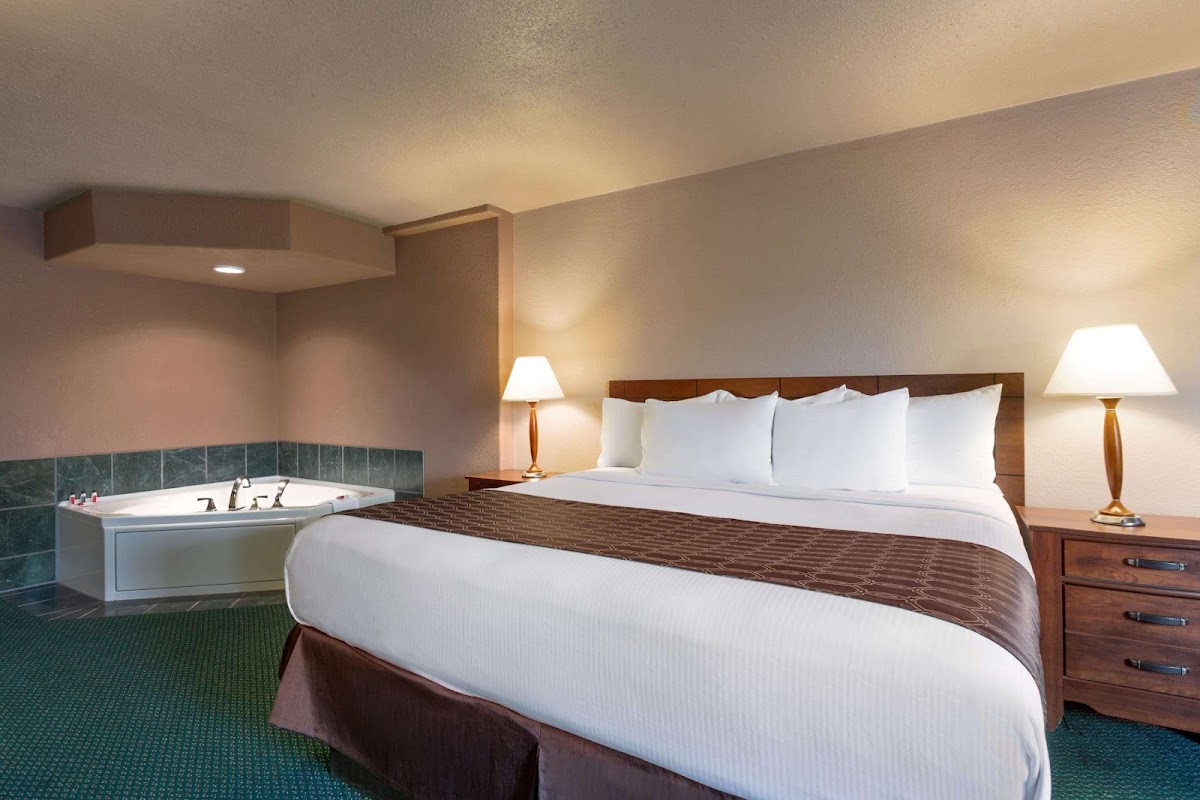 Ramada by Wyndham Bismarck photo 2
