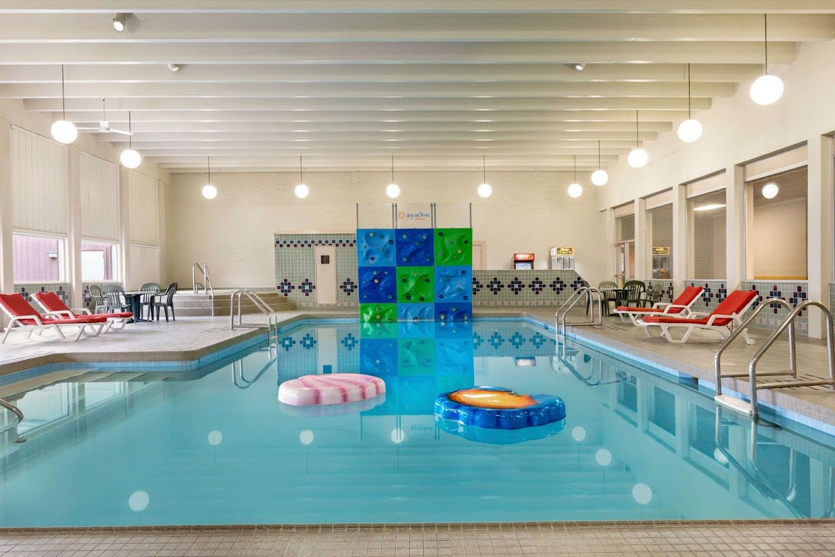 Ramada by Wyndham Bismarck photo 3