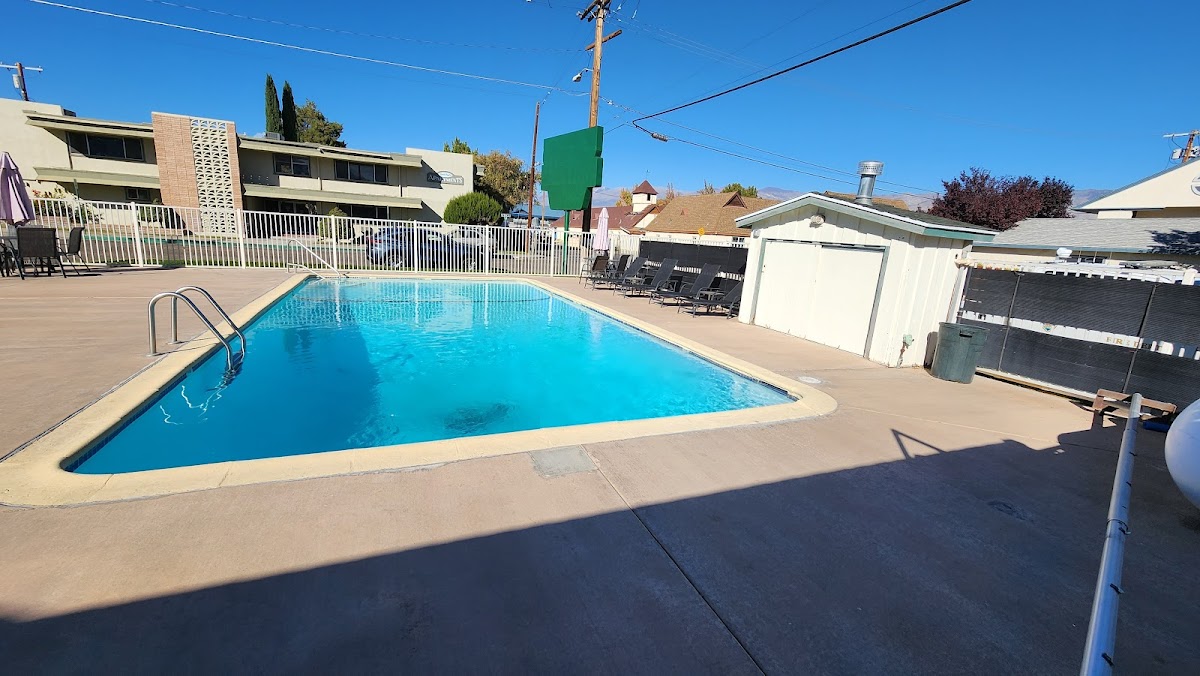 Bishop Village Motel photo 3