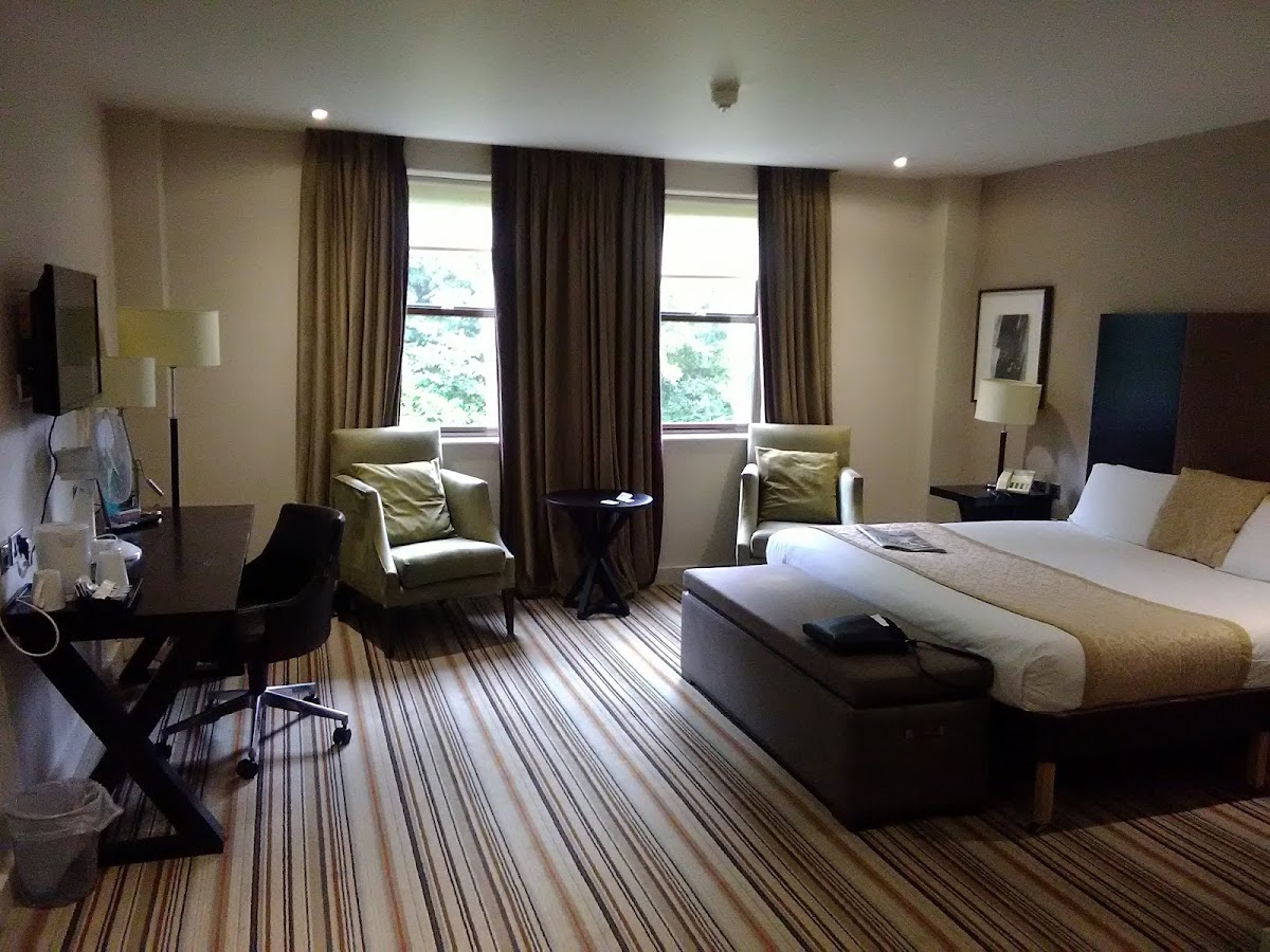 Daresbury Park Hotel and Spa photo 2
