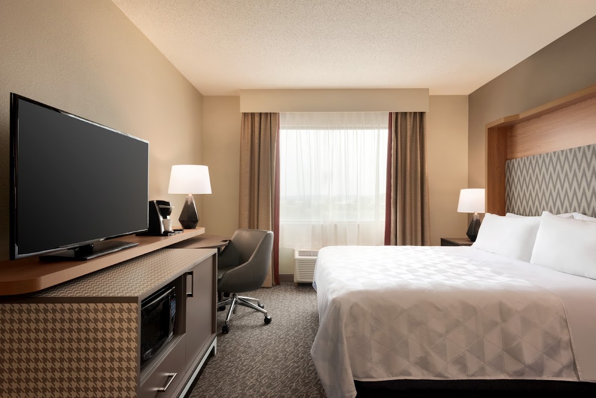 Holiday Inn & Suites Council Bluffs-I-29 by IHG photo 2