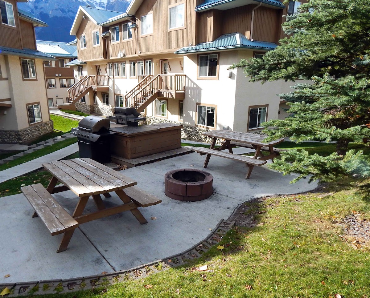 Banff Boundary Lodge