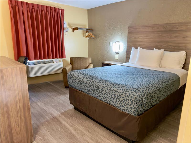 Econo Lodge Lansing - Leavenworth photo 2