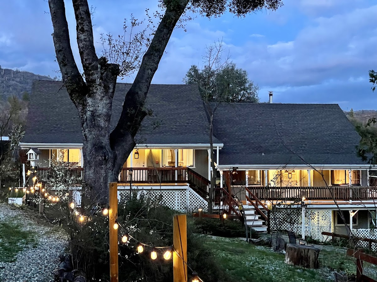 Sierra Mountain Lodge - Vacation Rentals - Yosemite