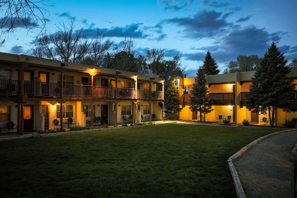 El Pueblo Lodge