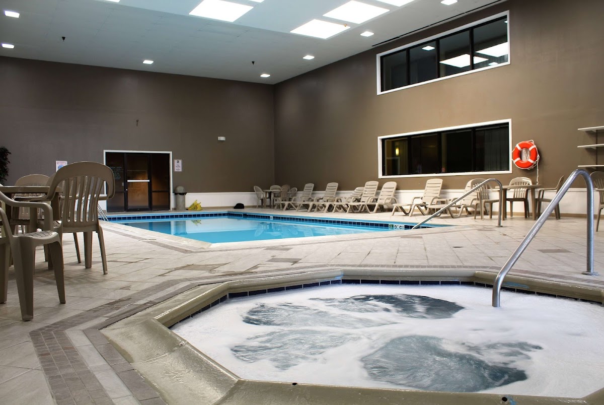 Ramada by Wyndham North Platte & Sandhills Convention Ctr photo 3