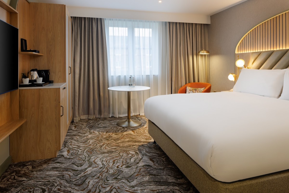 DoubleTree by Hilton Bristol North photo 2