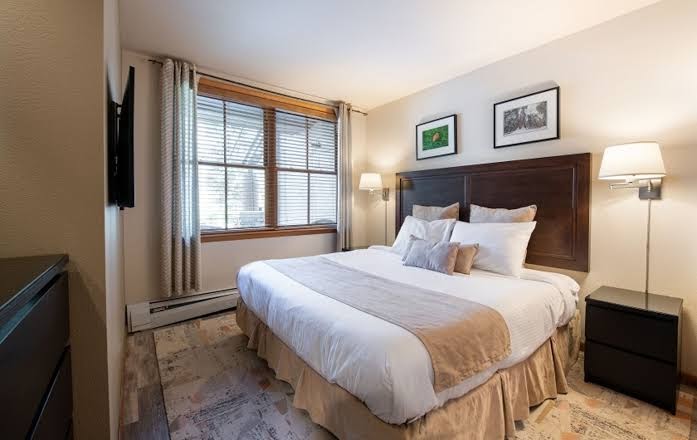Zephyr Mountain Lodge