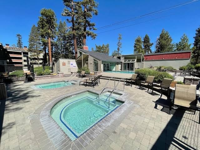 Zephyr Mountain Lodge photo 2