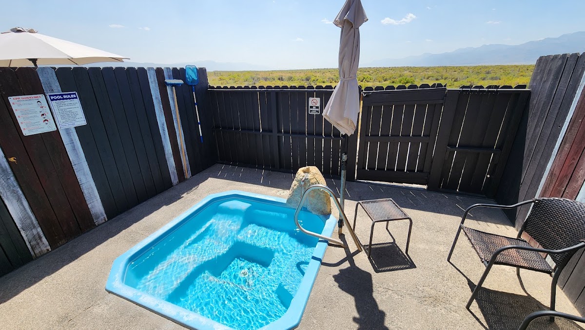 Surprise Valley Hotsprings photo 3