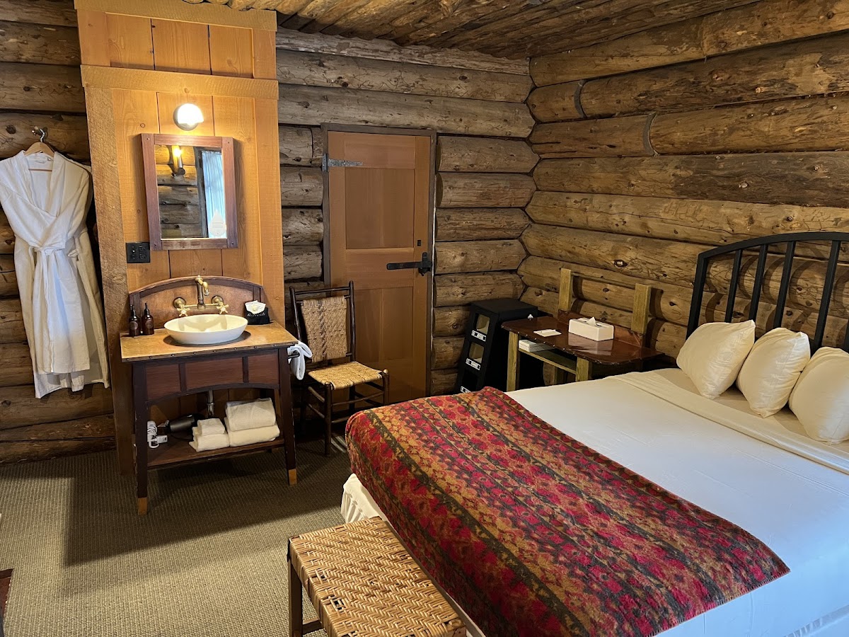 Old Faithful Inn photo 2
