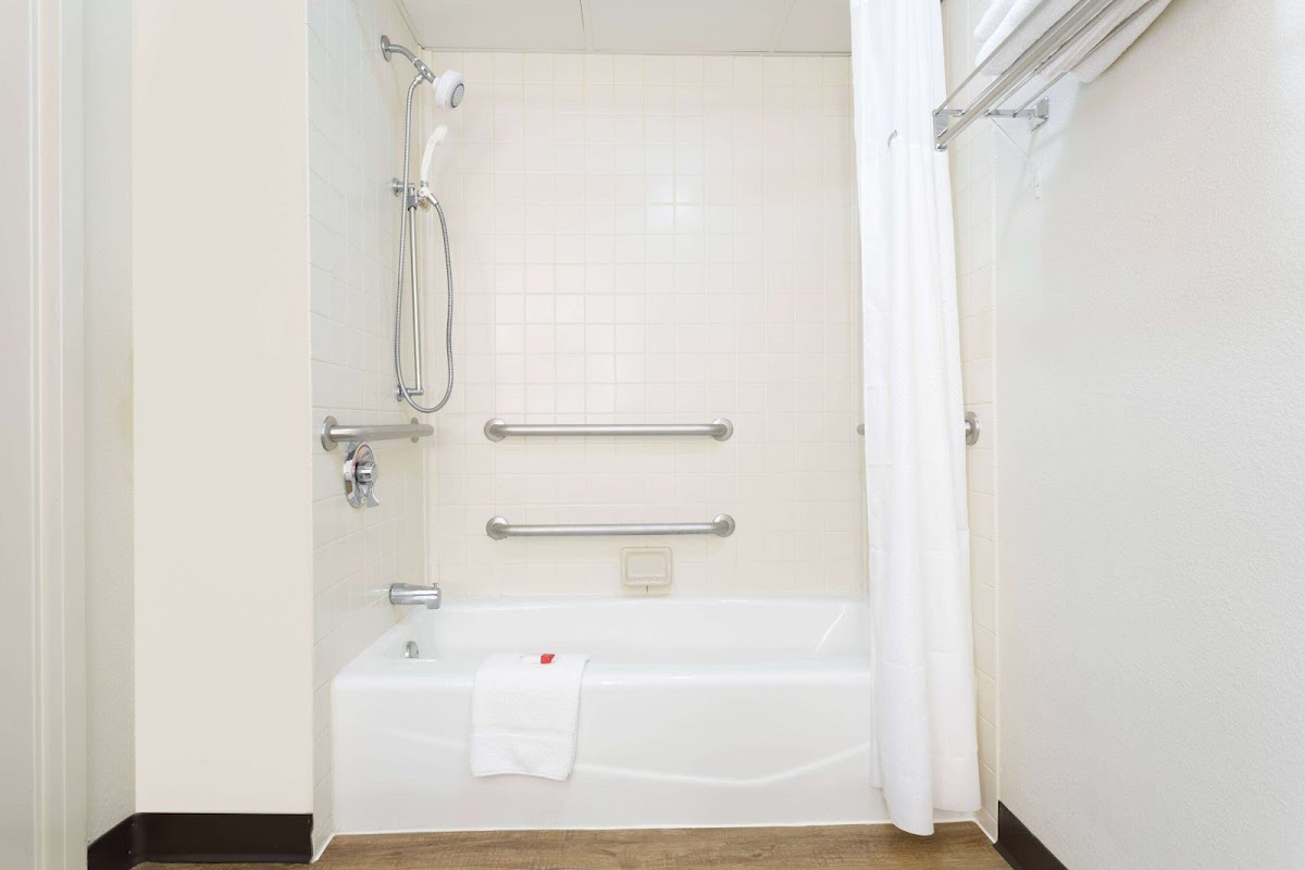 Days Inn by Wyndham Harrisburg North photo 3