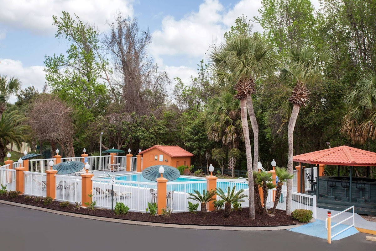 Baymont by Wyndham Lake City I-75