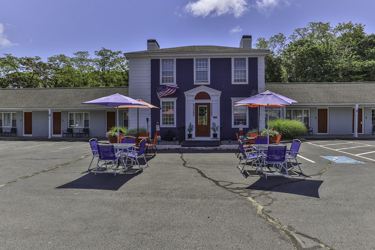 Olde Tavern Motel & Inn