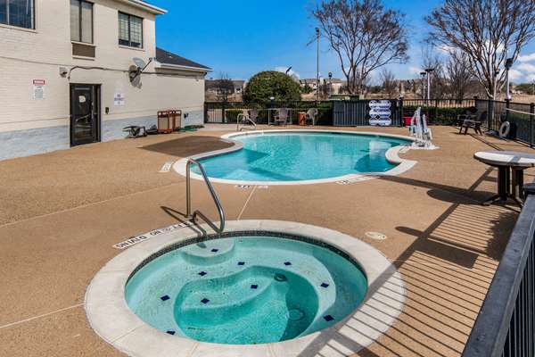 Quality Inn & Suites Fort Worth - Fossil Creek photo 3