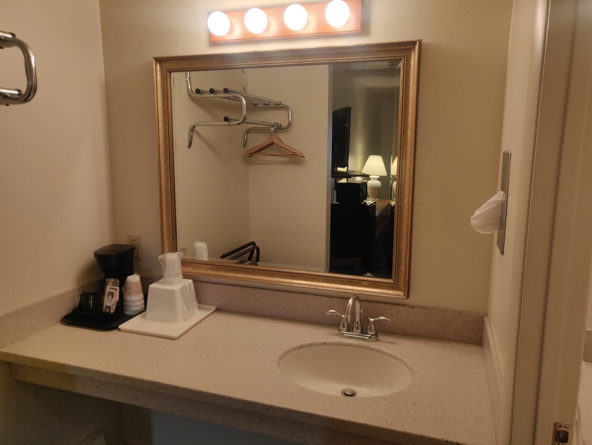 Skyline Motor Inn photo 2