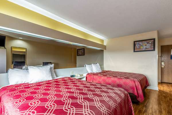 Econo Lodge Inn & Suites Evansville East photo 2