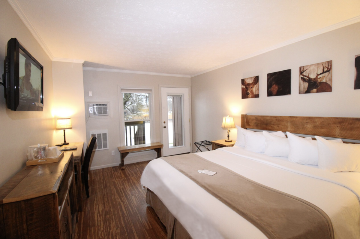 LakeFront Lodge photo 2