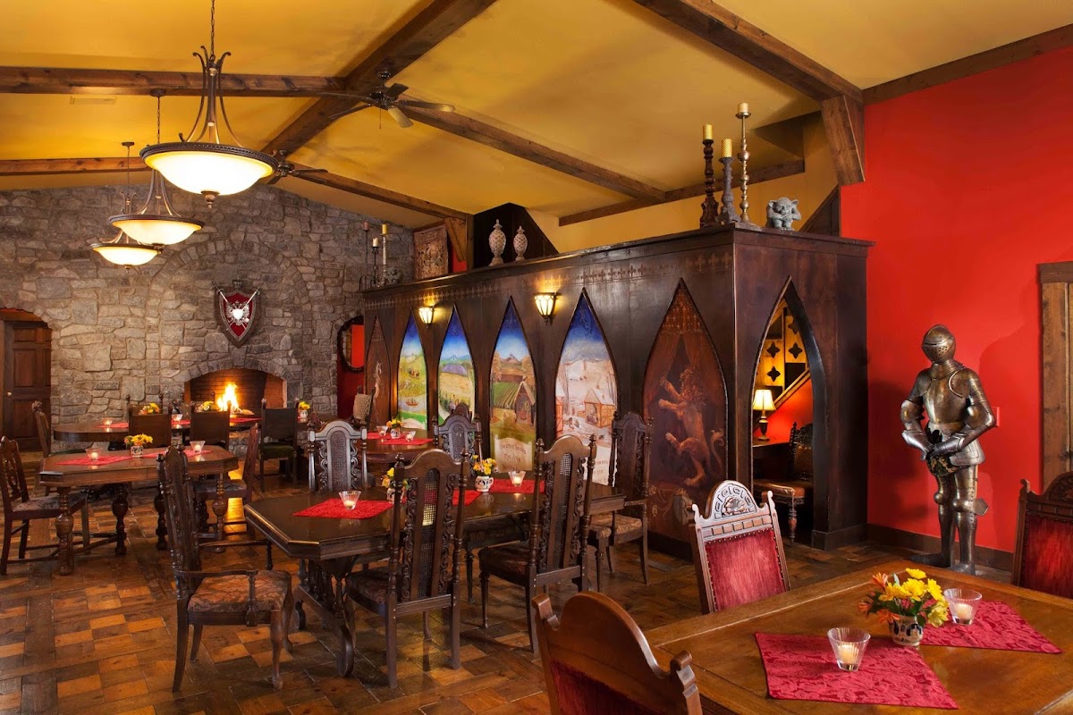 Ravenwood Castle photo 3