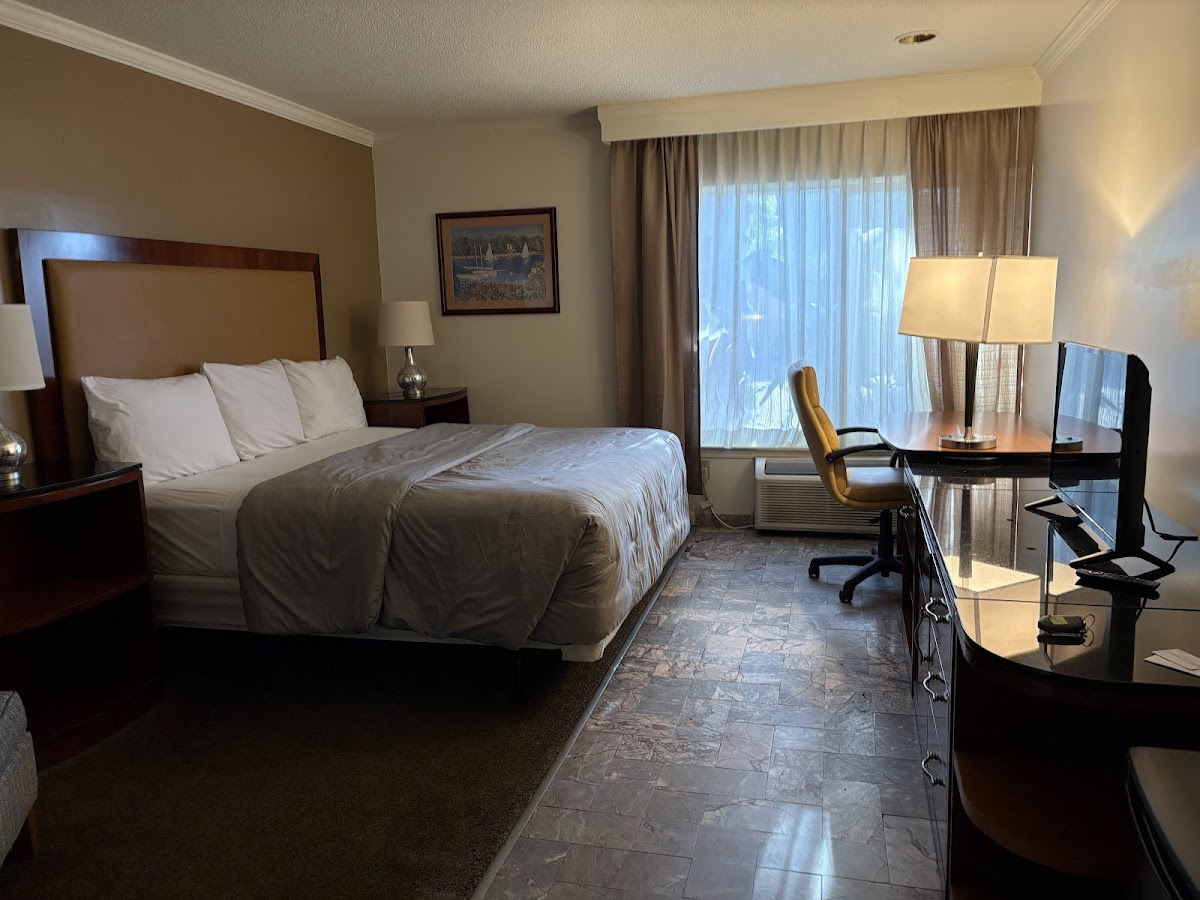 MERCED INN AND SUITES photo 2
