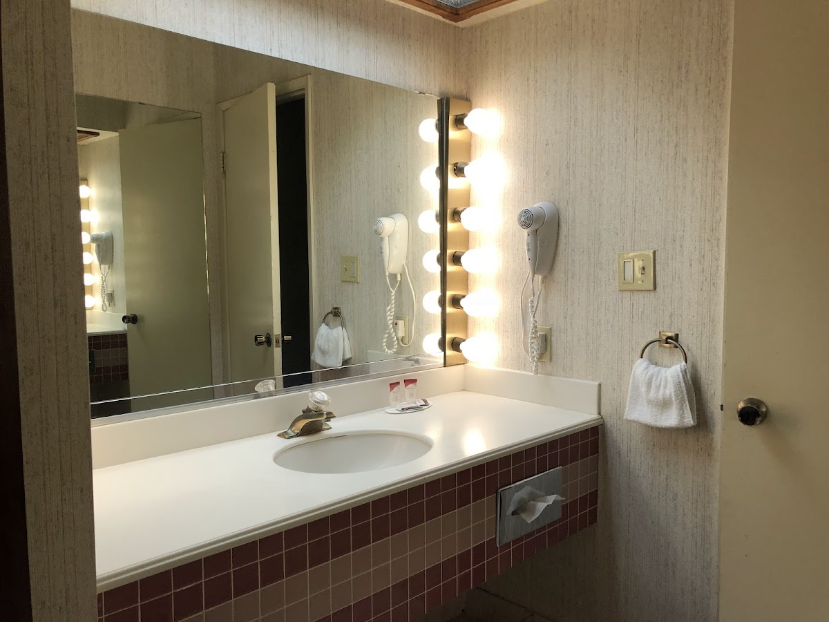 MERCED INN AND SUITES photo 3