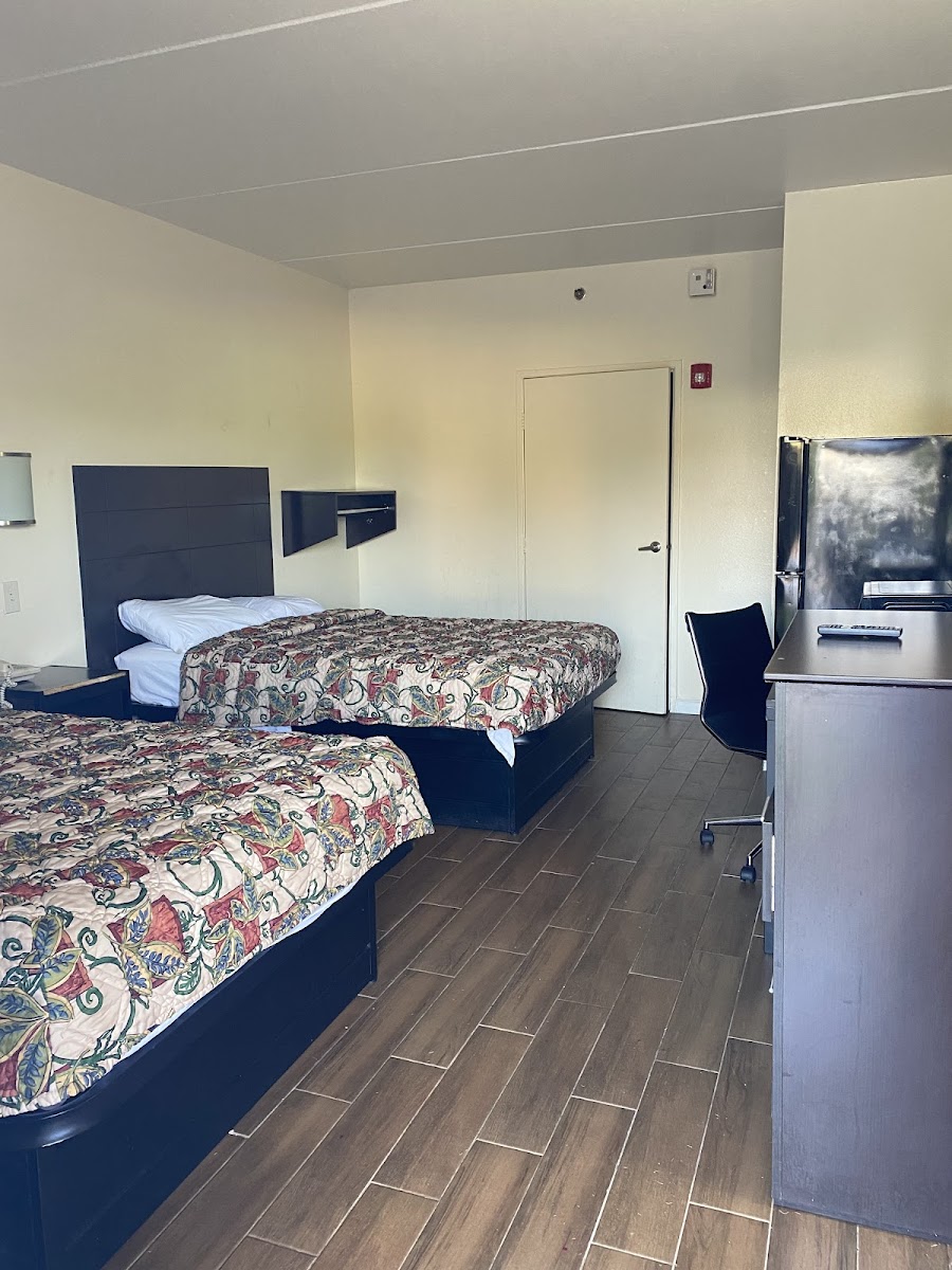 Plano Inn & Suites
